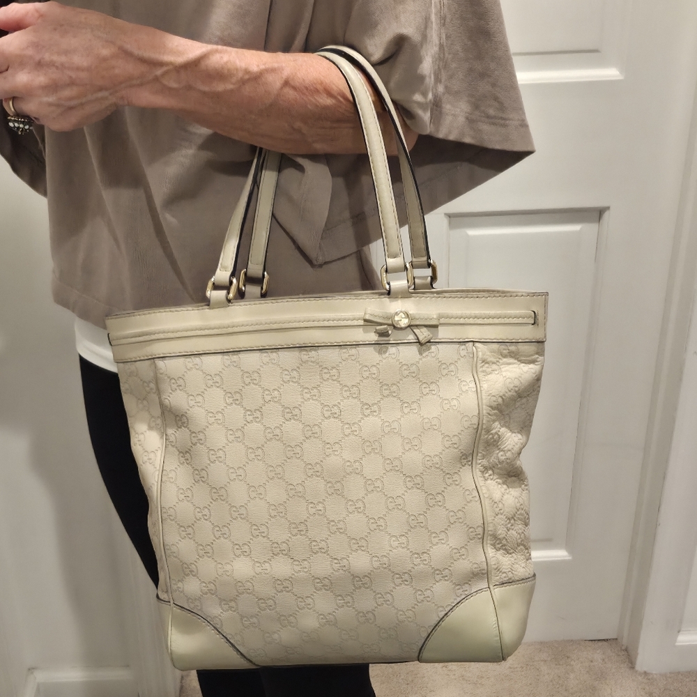 Gucci late 2000s rarely seen large cream GG-embossed & smooth leather tote bag - Picture 17 of 17